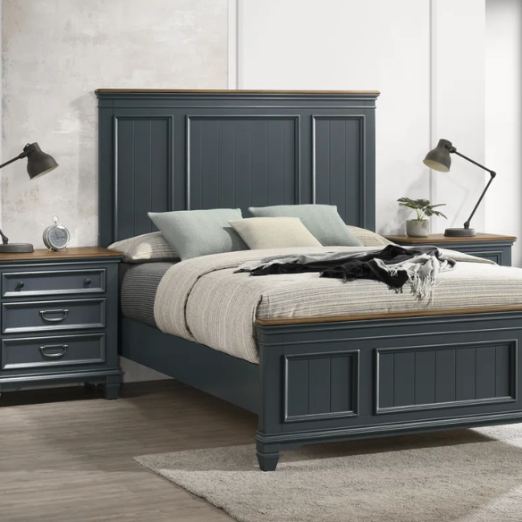 Modern Farmhouse 3-Piece Queen Bedroom Set with Natural Wood Trim, Featuring a Stylish Wooden Bed