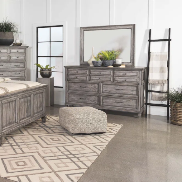Old-World Charm Meets Glamour in 5-Piece Queen Bedroom Set – Rich Brown Finish with Crown Molding, Felt-Lined Drawers, and Built-In Outlets