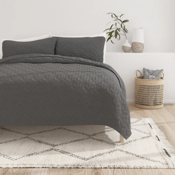 Lightweight Ultra Soft Quilt Set – Stain-Resistant, Machine Washable Bedding