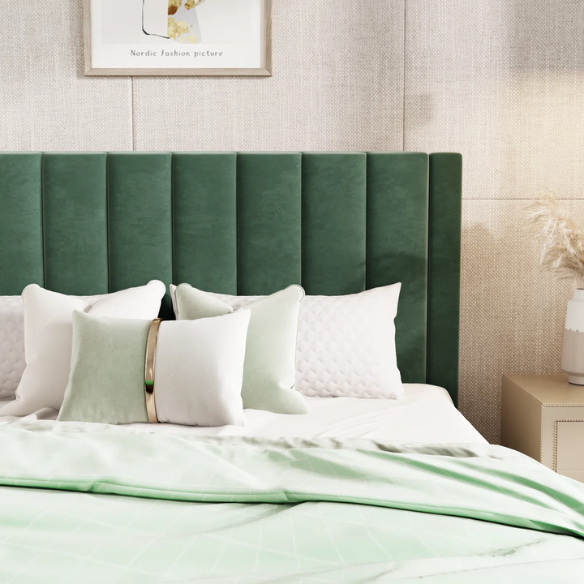 Luxurious Upholstered Platform Bed – Full/Double Size with Velvet Upholstery and Striped Headboard for Elegant Comfort