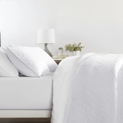 Lightweight Ultra Soft Quilt Set – Stain-Resistant, Machine Washable Bedding