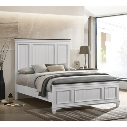 Modern Farmhouse 3-Piece Queen Bedroom Set with Natural Wood Trim, Featuring a Stylish Wooden Bed