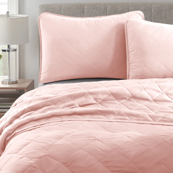 Microfiber Reversible Diamond Quilt Set – Soft, Stylish, and Hypoallergenic Bedding for Ultimate Comfort