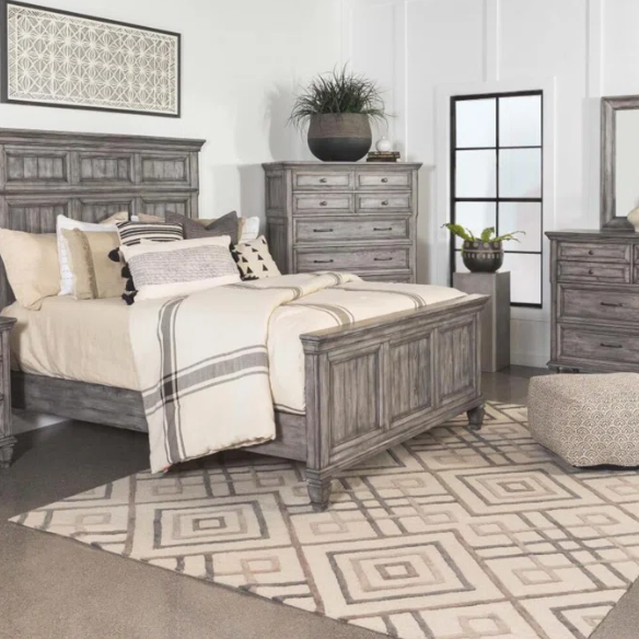 Old-World Charm Meets Glamour in 5-Piece Queen Bedroom Set – Rich Brown Finish with Crown Molding, Felt-Lined Drawers, and Built-In Outlets