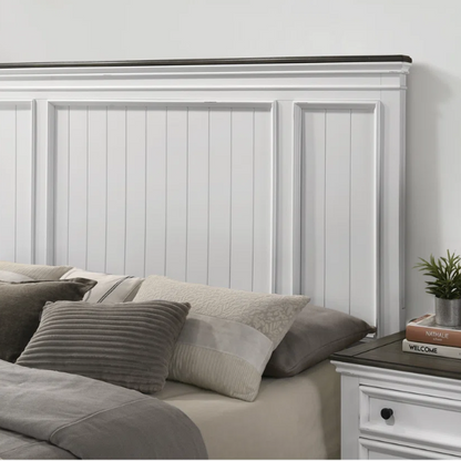 Modern Farmhouse 3-Piece Queen Bedroom Set with Natural Wood Trim, Featuring a Stylish Wooden Bed
