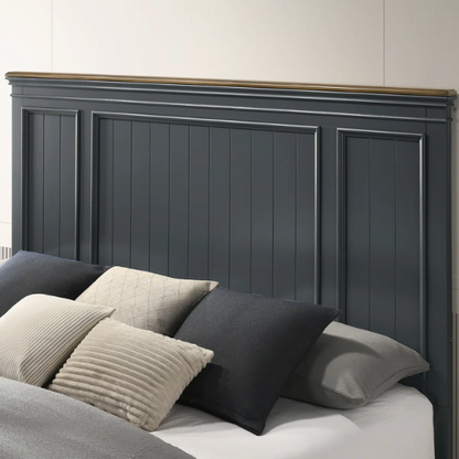 Modern Farmhouse 3-Piece Queen Bedroom Set with Natural Wood Trim, Featuring a Stylish Wooden Bed