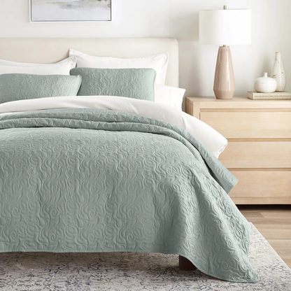 Elegant Floral Stitching Quilt Set – Ultra-Soft, Hypoallergenic, and Machine Washable Bedding for All Seasons