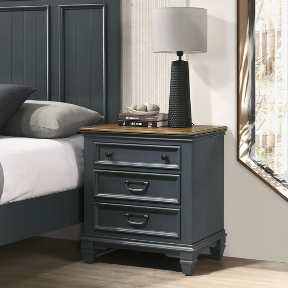 Modern Farmhouse 3-Piece Queen Bedroom Set with Natural Wood Trim, Featuring a Stylish Wooden Bed
