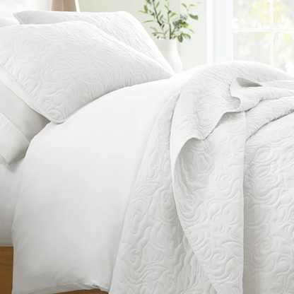 Elegant Floral Stitching Quilt Set – Ultra-Soft, Hypoallergenic, and Machine Washable Bedding for All Seasons