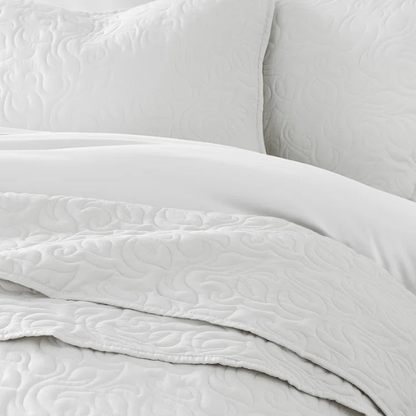 Elegant Floral Stitching Quilt Set – Ultra-Soft, Hypoallergenic, and Machine Washable Bedding for All Seasons