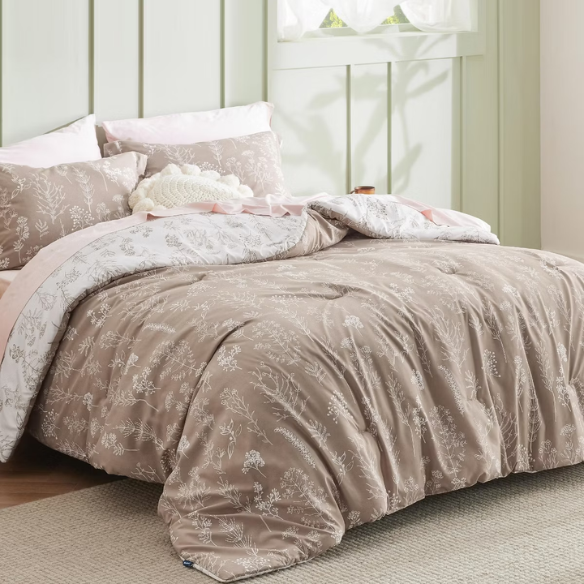 Floral Comforter Set – Stylish and Cozy Bedding with Cute Floral Pattern for a Beautiful Bedroom Makeover