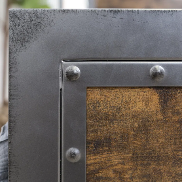 Rustic Industrial Queen Size Bed with Wood-Look Center – Sturdy and Stylish Design