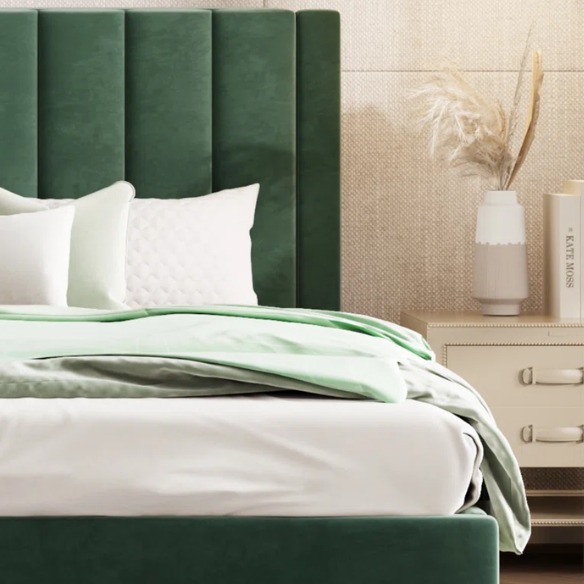 Luxurious Upholstered Platform Bed – Full/Double Size with Velvet Upholstery and Striped Headboard for Elegant Comfort