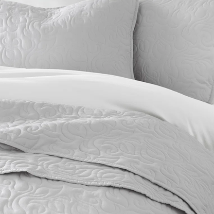 Elegant Floral Stitching Quilt Set – Ultra-Soft, Hypoallergenic, and Machine Washable Bedding for All Seasons
