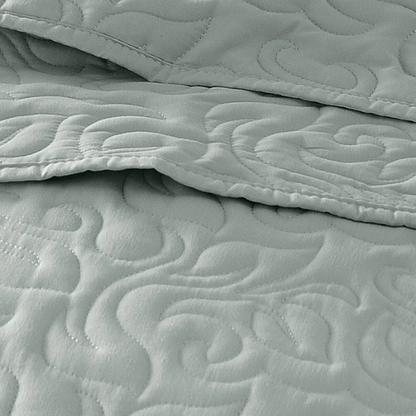 Elegant Floral Stitching Quilt Set – Ultra-Soft, Hypoallergenic, and Machine Washable Bedding for All Seasons